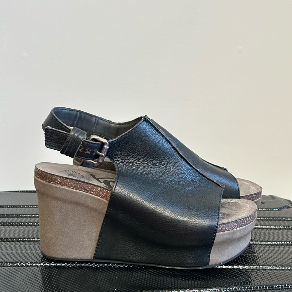 OTBT Jaunt Leather Wedge Size 8!